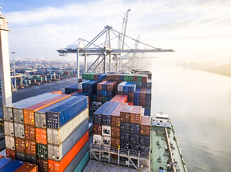 Containers em um porto de exportação